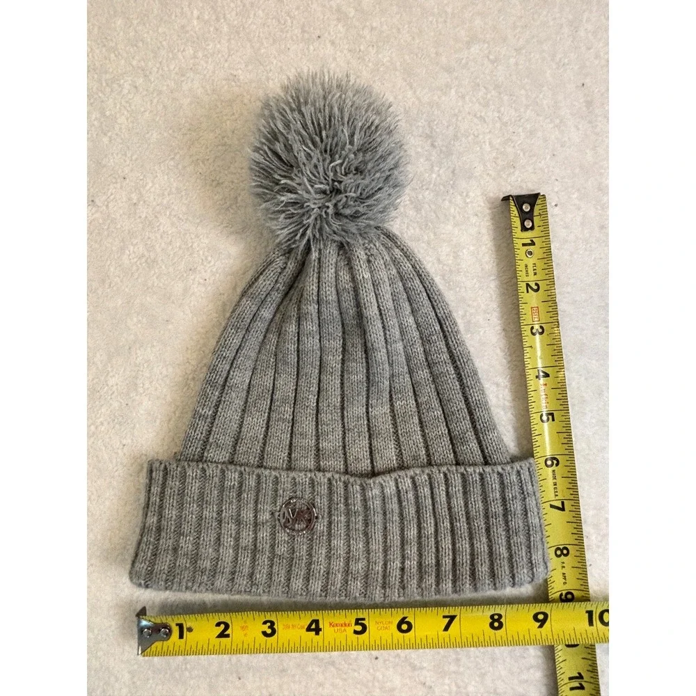 Michael‎ Kors Gray Ribbed Knit Beanie Faux Fur Pom Silver MK Logo Winter Hat